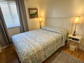3 bedrooms, Internet - Isle Of Skye:  Sandy sound side beach, excellent for water activities. (Ocracoke)