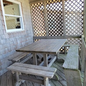 Outdoor dining - Isle Of Skye:  Sandy sound side beach, excellent for water activities. (Ocracoke)