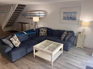 TV, DVD player - Spacious, Pet Friendly, Townhome short walk to the beach with backyard (New Smyrna Beach)