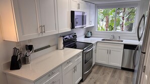 Unclassified image, 4 of 27, button - Spacious, Pet Friendly, Townhome short walk to the beach with backyard (New Smyrna Beach)