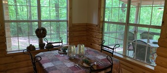 Doc's Place-Luxe hut met bubbelbad, ATV-routes en afgelegen in het bos