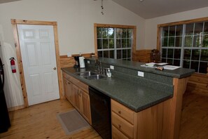 雪櫃、微波爐、焗爐、爐具