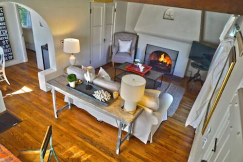 Charming Green Cottage Blocks zum Strand und Dorf