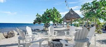 LIVE THE LAVISH KEYS LIFE! KONTEMPORÆR, VIBRANT, LUFT OG STRAND! GRATIS GOLF CART!