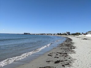 Beach nearby, sun loungers, beach towels