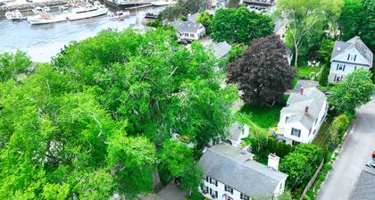 SUURET VUODEN VUOSITTAMATON PALJON KIITOS-, PRELUDE-, JOULUPALVELUJEN JA UUSIEN VUOSIEN,