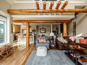 TV, peis og DVD-spiller