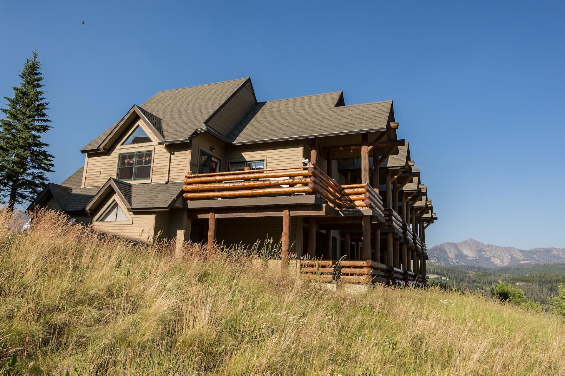 Ski Season Availability! Saddle Ridge Townhome with easy Ski-in/Ski out access and Hot tub