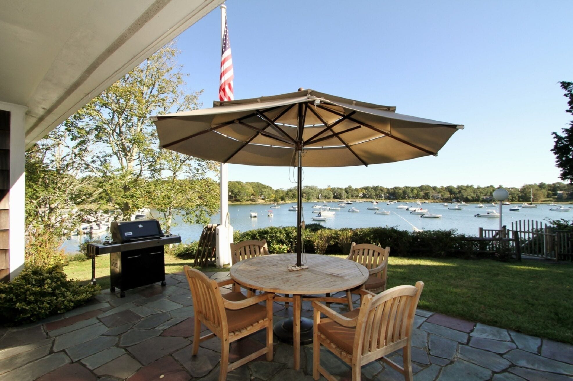 Waterfront E Orleans! Panoramic views, Dock, Central heating, kayaks, go to the store
