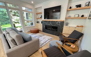 TV, fireplace