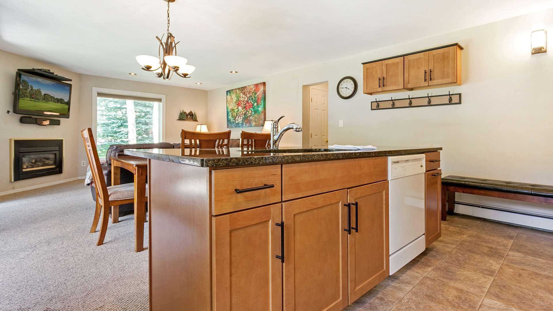 Aspen - Woodbridge Condos 7A