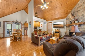 Smart-tv en een open haard