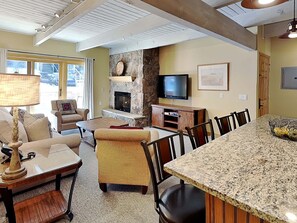 TV, fireplace, DVD player, ping pong - 🌲Timberline B2G Deluxe 1-Bedroom ~Hot Tub~Pool~WiFi~Ski-in/out~Local Shuttle🌲 (Snowmass Village)
