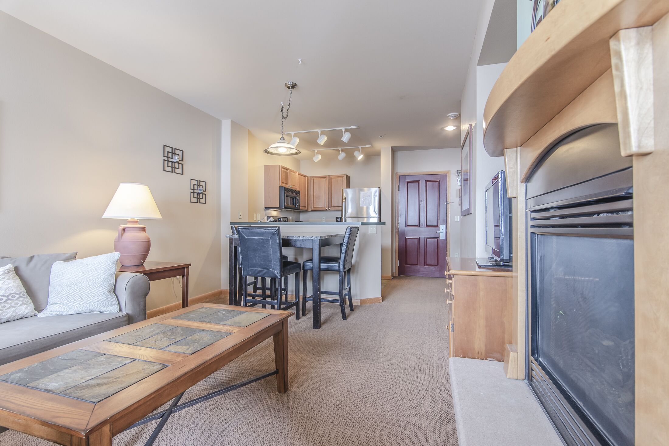 Ski in Ski out condo with Great views of slopes. Access to shared hot tubs