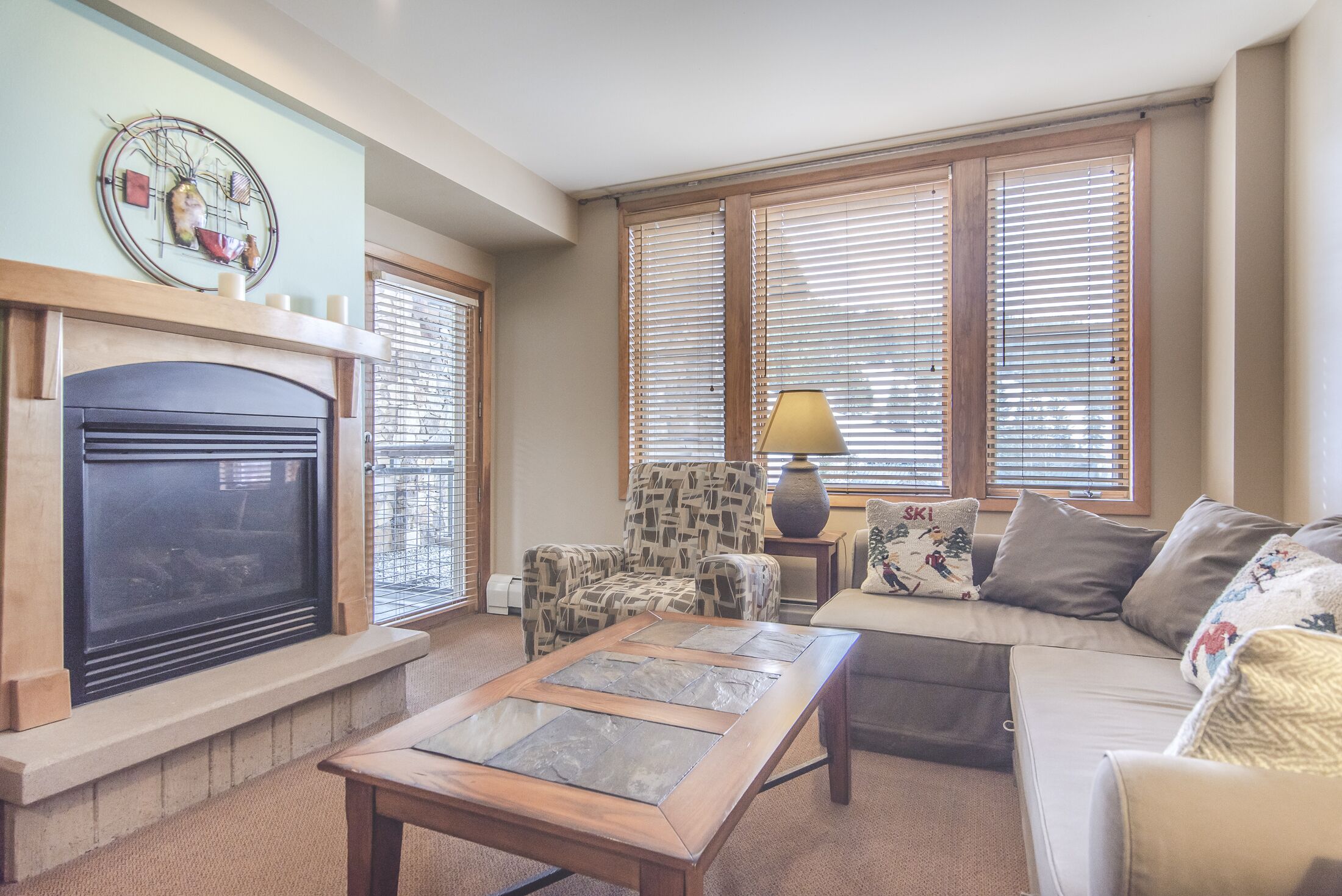 Ski in Ski out condo with Great views of slopes. Access to shared hot tubs