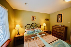 2 عدّة غرف نوم ومكواة/لوح كي وسرير سفر وواي فاي