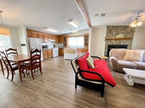 TV - Young At Heart:  Pet friendly, convenient to shops and restaurants. (Ocracoke)