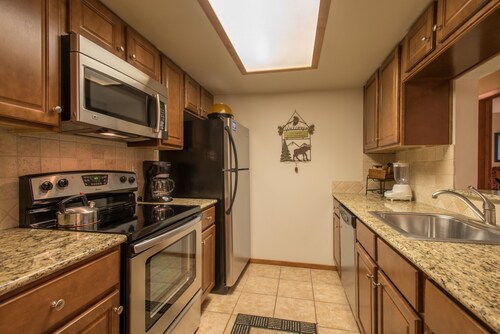 Spacious condo just steps away from main lifts, hot tub, free wifi & parking