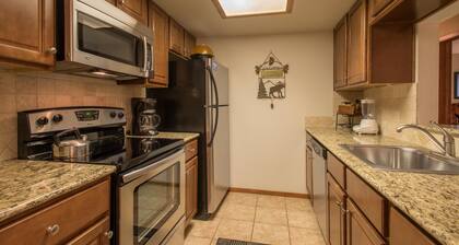 Spacious condo just steps away from main lifts, hot tub, free wifi & parking