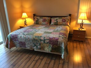 1 chambre, bureau, fer et planche à repasser, accès au Wi-Fi (inclus)