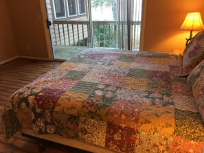 1 bedroom, desk, iron/ironing board, free WiFi - Hole in One - Hot Tub, Fishing, Fireplace, Views, Wi-Fi, Pet-Friendly (Canton)