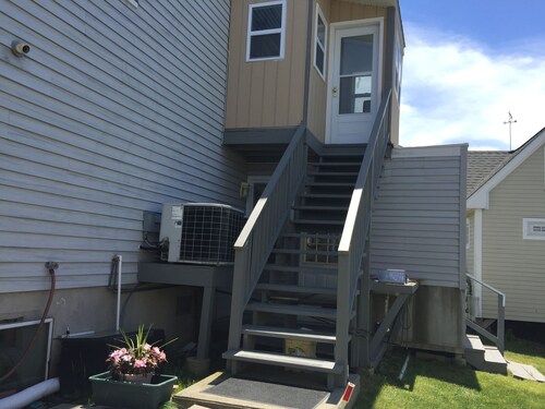 Suuri studio rannalla w / oma sisäänkäynti ja pysäköinti lähellä Silver Sands St Park