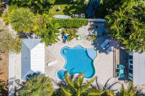 Een verwarmd zwembad