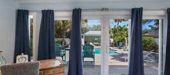 Mermaid Cove-Floridian Cottage mit modernen Annehmlichkeiten.