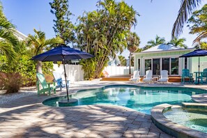 Een verwarmd zwembad