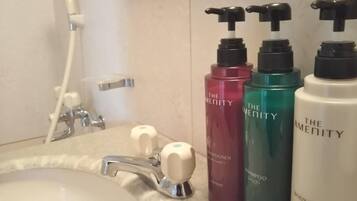Articles de toilette gratuits, sèche-cheveux, chaussons