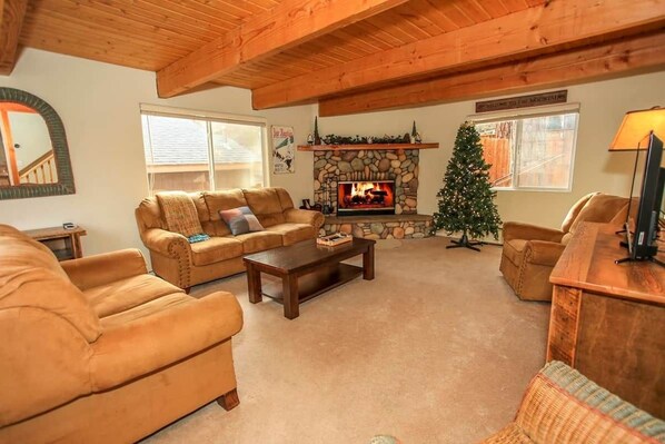 Smart TV, fireplace