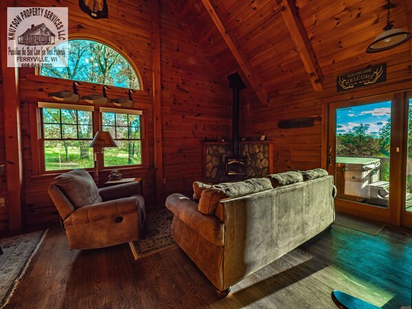 Smart TV, fireplace, DVD player, stereo