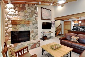 Televisión, chimenea, reproductor de DVD y videoteca 