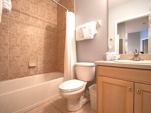 Combinació de dutxa i banyera i assecador de cabells