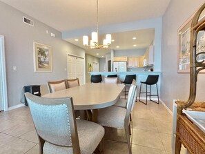 Dining - Harborview Grande 604 - 6th Floor Waterfront Condo (Clearwater Beach)