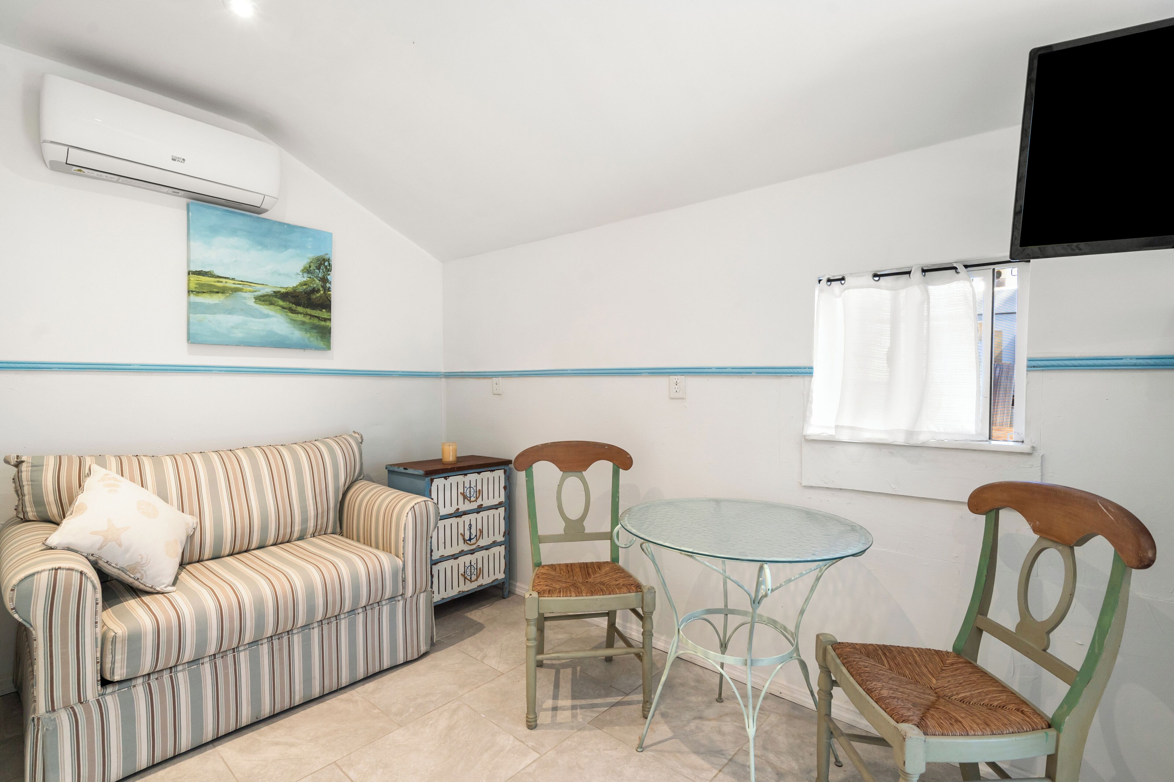 Cabana Cottage Treasure Island Beach Sleeps 3 - Madeira Beach, FL