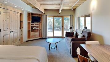 1 bedroom, iron/ironing board, travel cot, WiFi