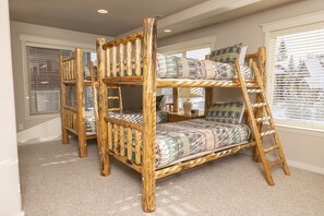 4 soverom, strykejern/-brett, wi-fi og sengetøy