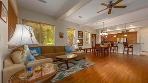 Smart TV, books, stereo, printers - Tropical Villa w/Beach Club Access ★Quiet Location★Bikes and Beach Gear★Walk to Restaurants (Kamuela)