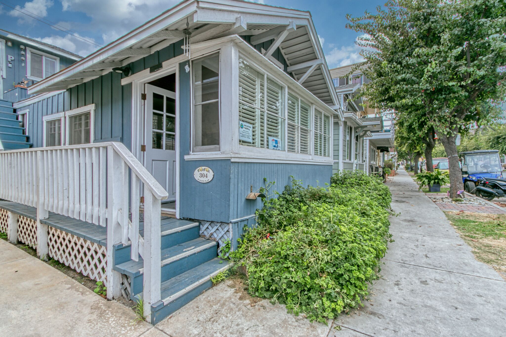 304S: Budget-friendly Cottage, Open Floorplan Duplex, 2 Blocks to Beach, Shops +