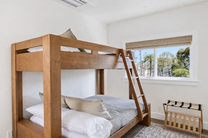 2 bedrooms, iron/ironing board, travel cot, WiFi