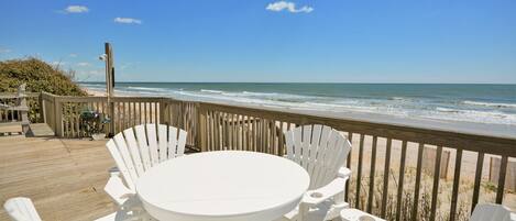 屋外ダイニングエリア