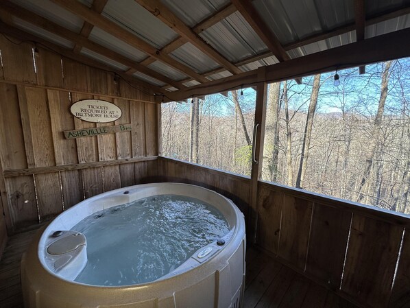 Outdoor spa tub