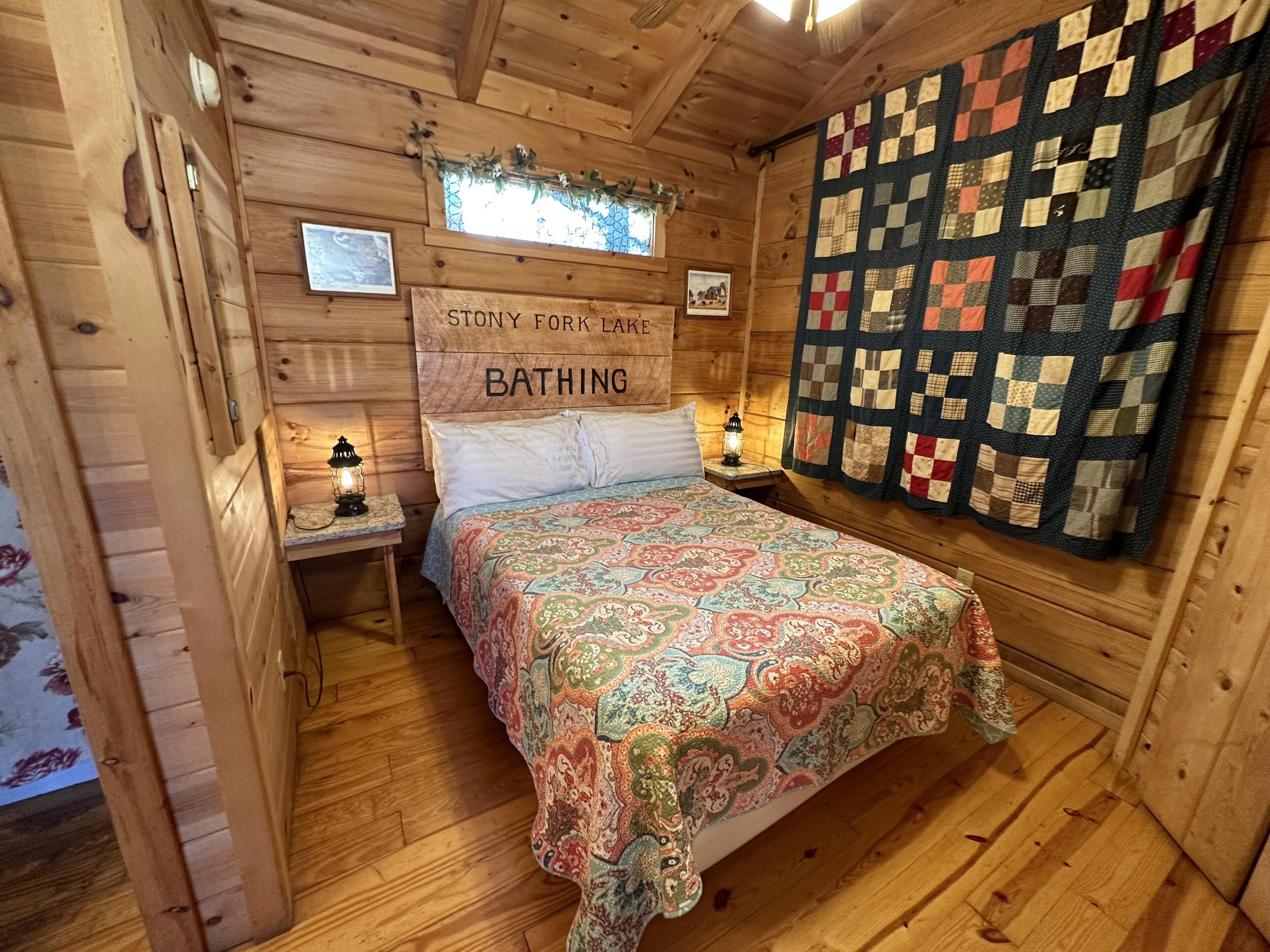 Jus Nappin! Hot Tub, Private, Grill, Full Kitchen, Free WiFI, Pet Friendly