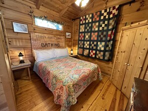 1 soverom, skrivebord, strykejern/-brett og wi-fi (inkludert)