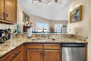 Fridge, microwave, oven, stovetop - “Pelican Point” Stunning views! Steps to the Beach! (Navarre Beach)