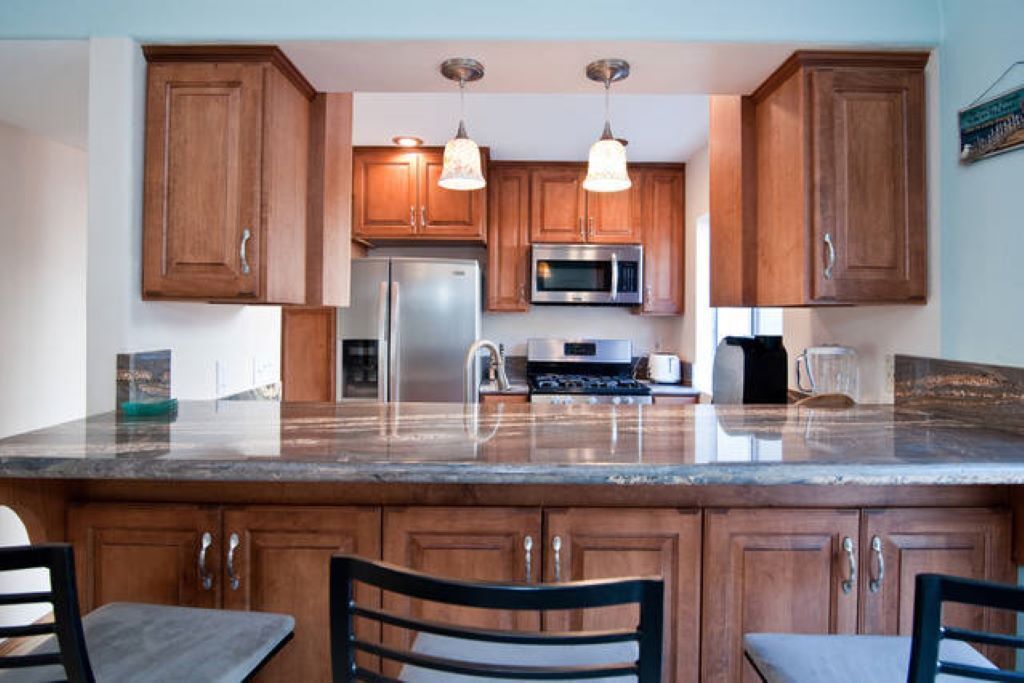Perfect Location to Walk to Beach/Racetrack and Drive to Various Attractions