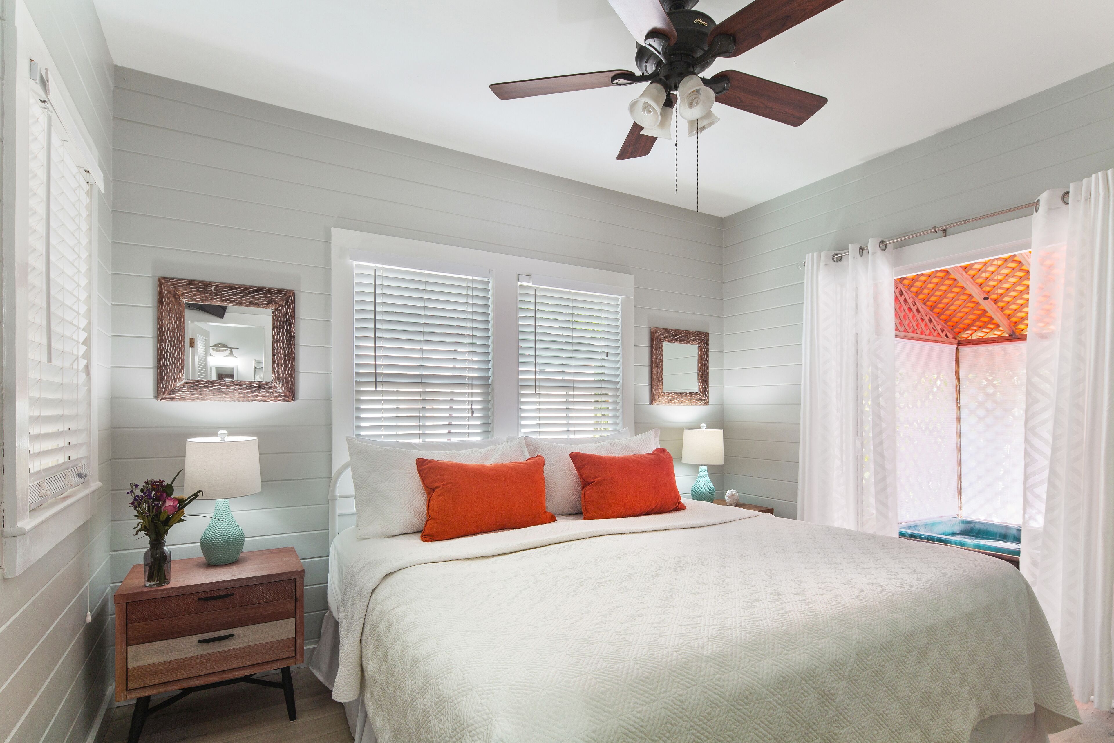 ~POINCIANA GARDEN~ Casual 1st floor duplex 2 blocks from Duval Street!