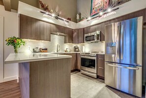 Fridge, microwave, oven, stovetop