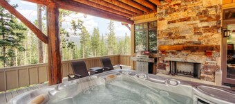 Luxury Suite with Home Theater, Pool Table and Hot Tub!